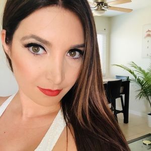 Meet your Posher, Ana